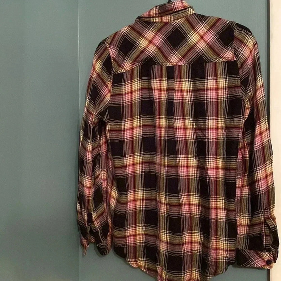 BeachLunchLounge flannel - super soft - size small - great condition - Picture 6 of 7